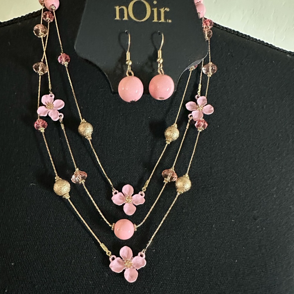Elegant Pink and Gold Floral Necklace set